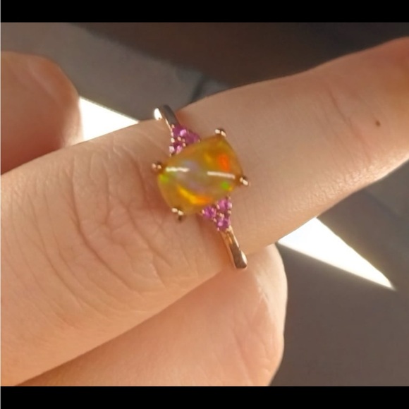 Opal Ring - Picture 1 of 4